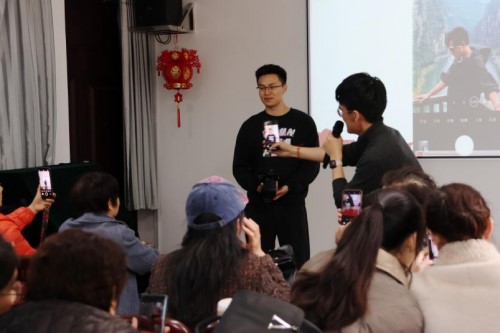 开云官网登录入口传媒与影视学院以光影传递党员温度